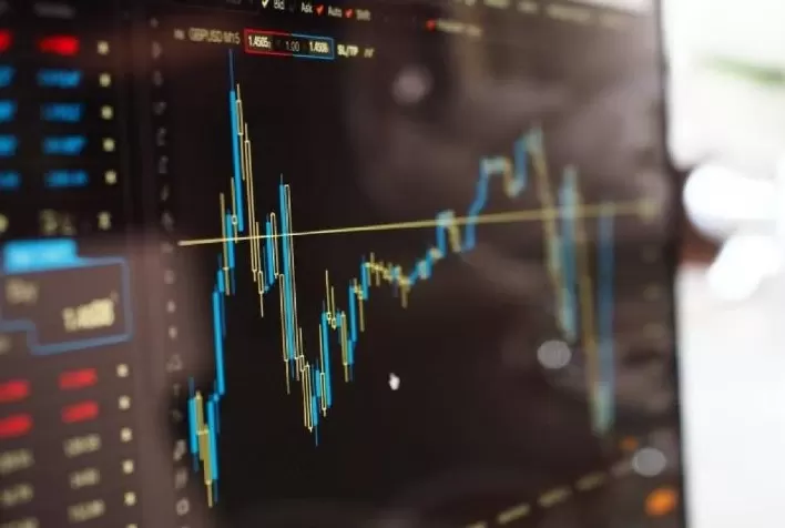 Ibovespa Cai com Realização de Lucros; Azul Enfrenta Queda Abrupta