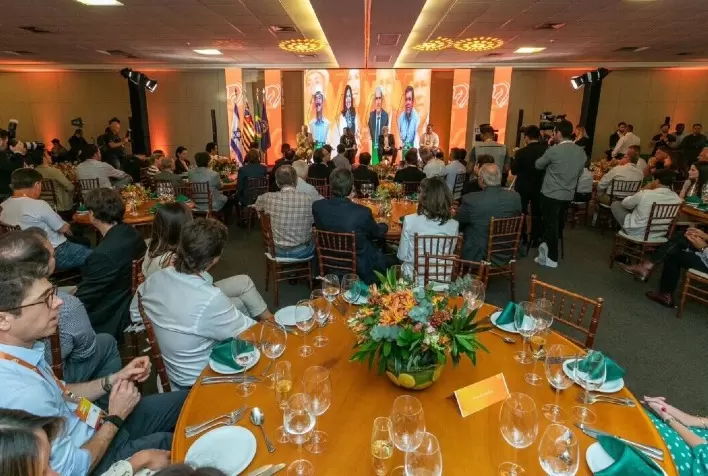 AgroTalk Mind: Convergência entre Educação e Agroindústria para um Futuro Sustentável