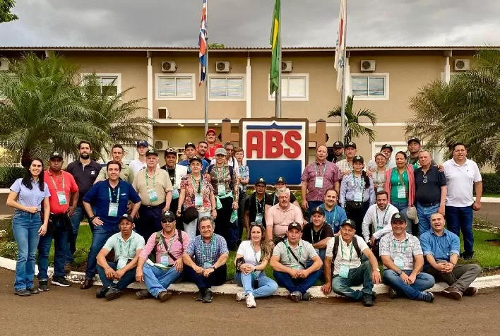Produtores de Leite Colombianos Buscam Avanços na Genética Bovina Brasileira