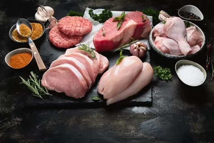 Análise do Cepea: Frango ganha competitividade frente à carne bovina, mas perde para a suína