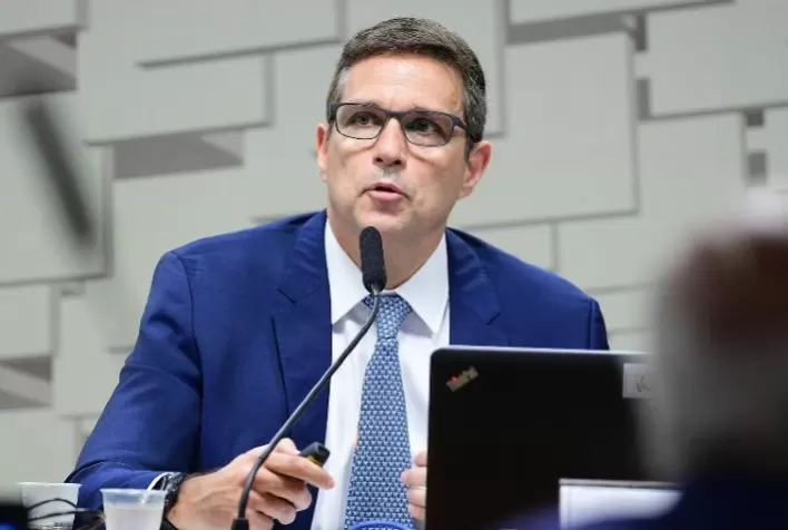 Inflação de Serviços em Nível Elevado: Desafios para o Processo de Desinflação, Afirma Campos Neto