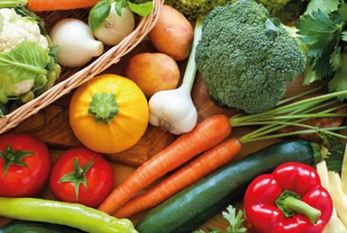 Preços de hortaliças caem em outubro, enquanto o tomate registra alta