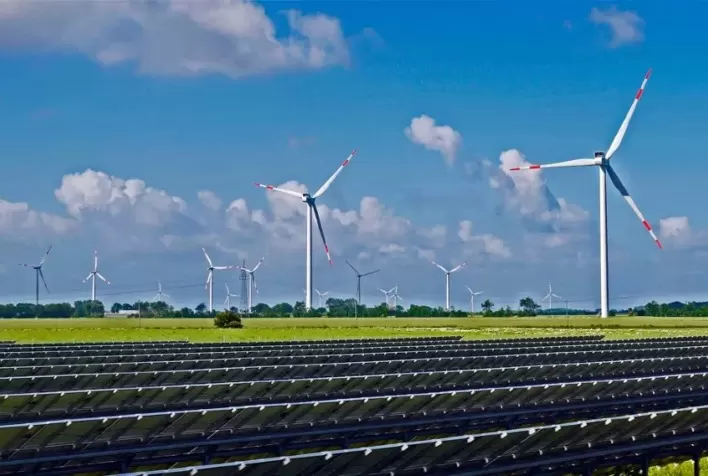 Geração de energia solar e eólica sofre 400 mil horas de cortes em 2024