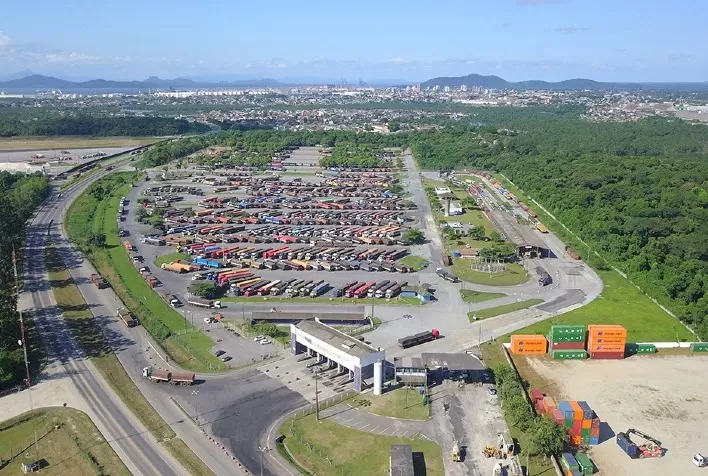 Transporte de cargas custa R$ 1,3 trilhão ao ano e evidencia deficiência logística no Brasil