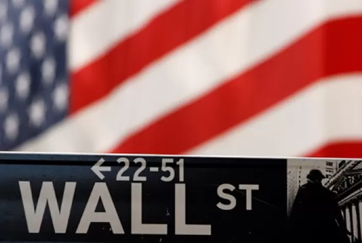 Futuros em Wall Street desabam com temor de recessão e escalada tarifária dos EUA