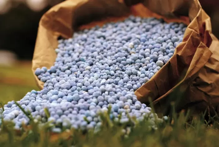 Mercado de fertilizantes apresenta forte volatilidade, e produtores antecipam compras diante de incertezas globais