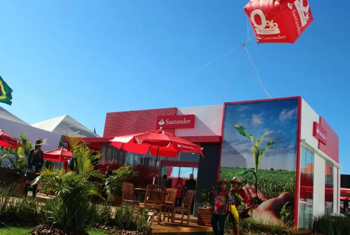 Santander apresenta soluções financeiras exclusivas para o agronegócio na Agrishow 2025