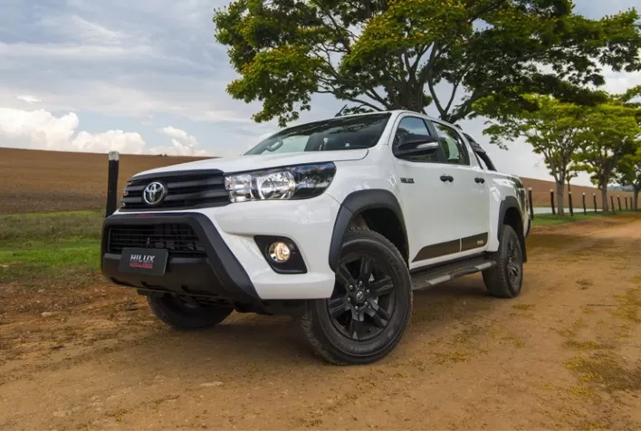 Roubo e furto de máquinas agrícolas e pick-ups aumentam significativamente no Brasil, com destaque para modelos Hilux