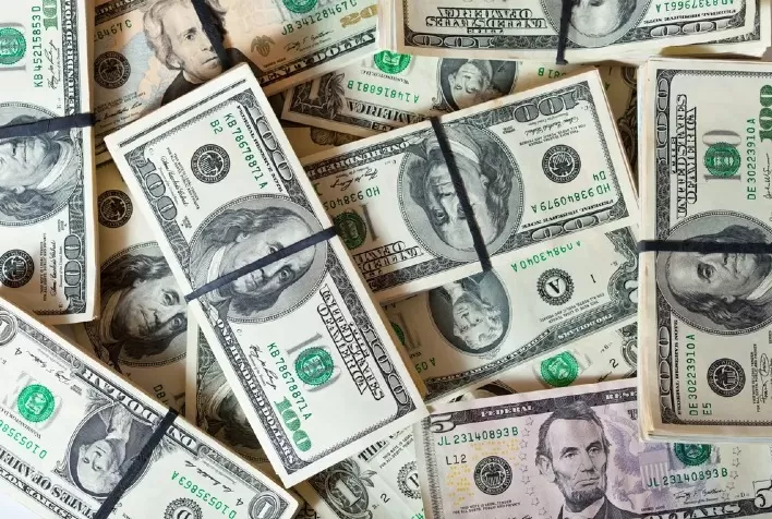 Dólar recua com foco nas contas públicas do Brasil e corte de juros na Europa
