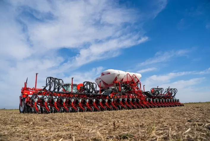 Crucianelli destaca plantadeira autotransportável para grandes áreas na Bahia Farm Show