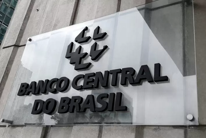 Brasil registra déficit em conta corrente de US$ 2,93 bilhões em maio, valor abaixo do esperado, diz Banco Central