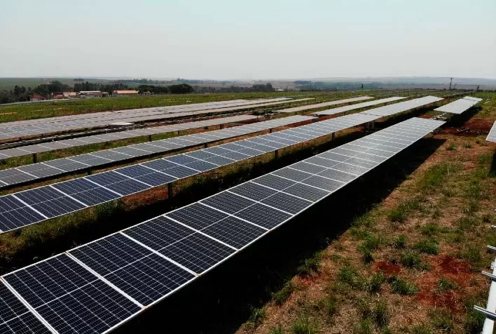 Energia limpa no campo: Paraná impulsiona 10 mil projetos sustentáveis com apoio do RenovaPR