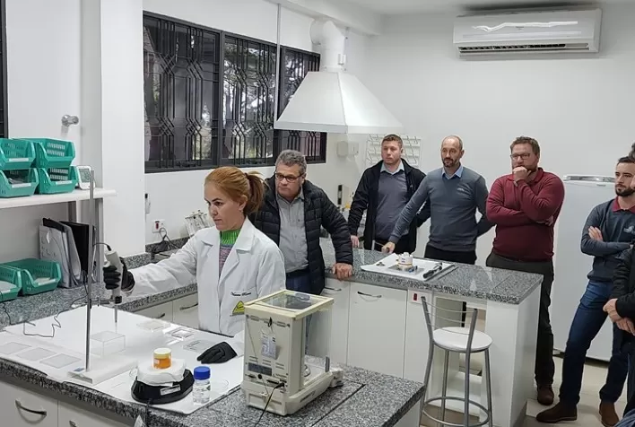 Tecnologia na aplicação de agroquímicos em uva é tema de encontro entre cooperativas vinícolas do RS e Instituto Agronômico de SP