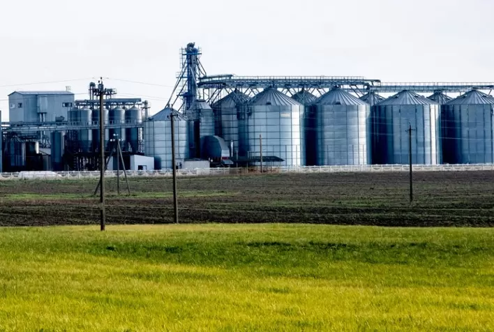 Déficit de armazenagem no Paraná ameaça escoamento da produção de grãos