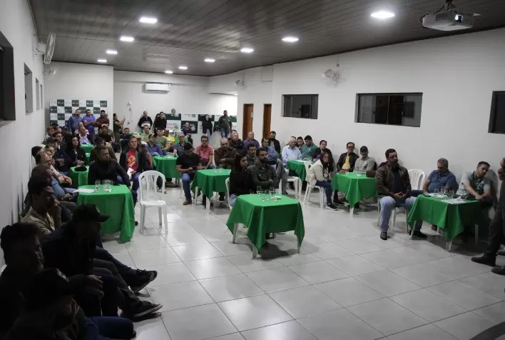 Produtores de Alvinópolis se unem e usam dados para conquistar melhores preços no leite