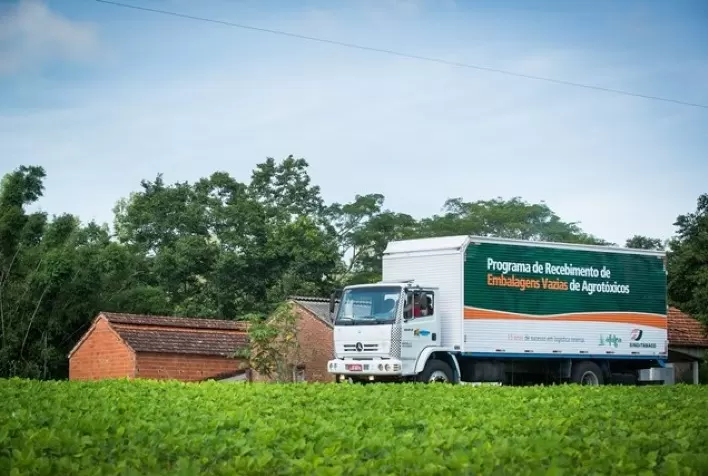 Programa de logística reversa do tabaco coleta embalagens de agrotóxicos e encaminha para reciclagem