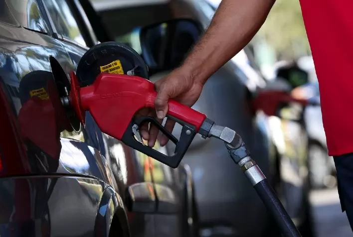 Gasolina cai 0,31% no início de agosto após nova mistura com etanol entrar em vigor