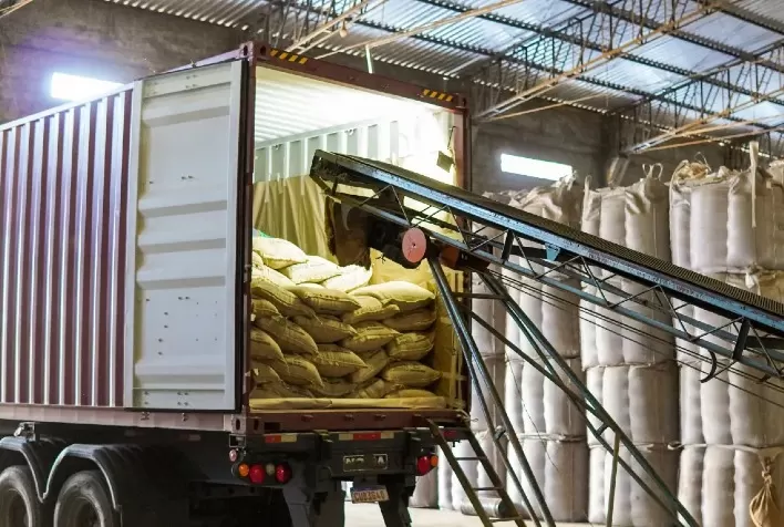 Cecafé e IBI avançam na criação de índice logístico mensal para exportações de café