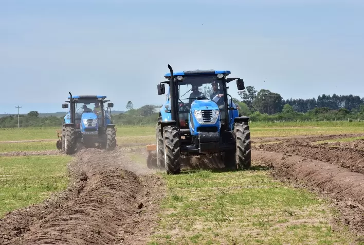 Tratores de alta potência ganham destaque na Expointer 2025 para cultivo de arroz e grãos