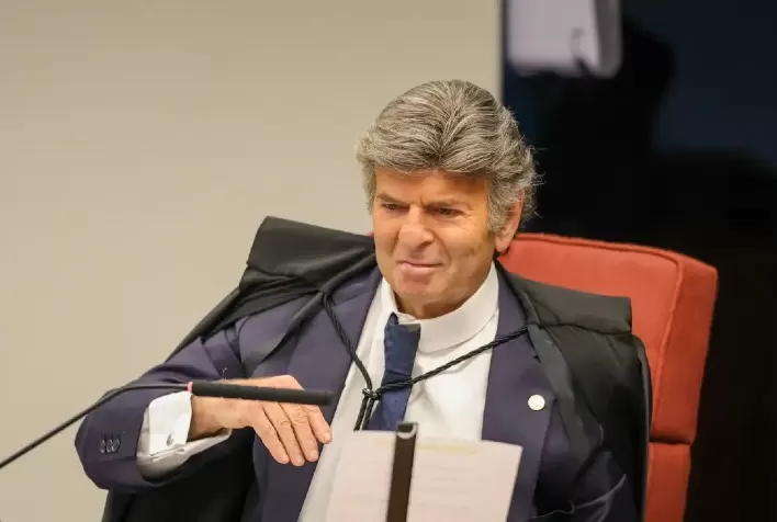 Fux defende anulação do processo contra Bolsonaro e questiona competência da Primeira Turma do STF
