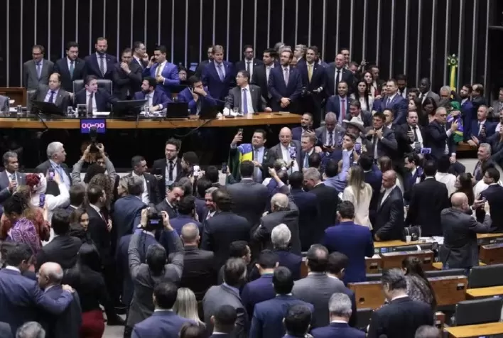 Câmara aprova urgência para projeto de anistia ligado a ex-presidente Bolsonaro