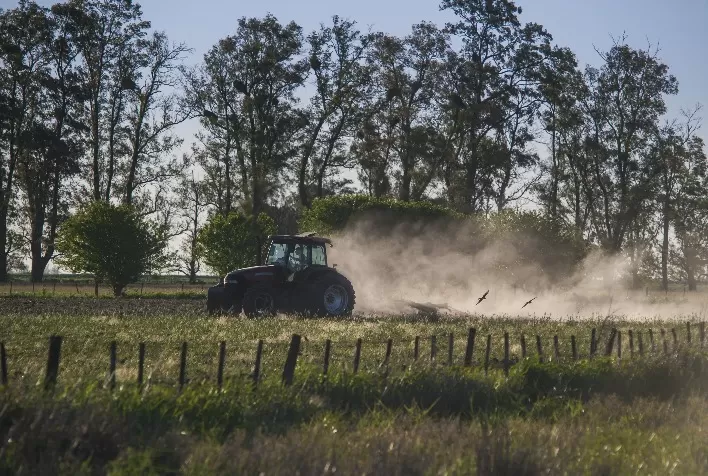 Plantio de soja 2025/2026 começa com clima favorável, mas desafios econômicos e La Niña preocupam setor