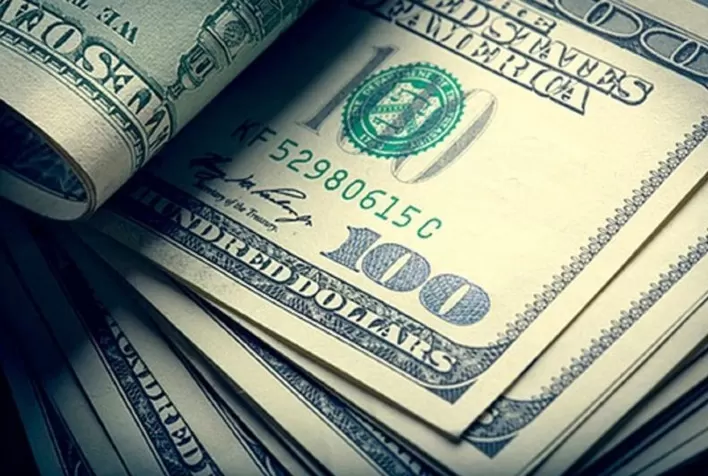 Dólar recua com investidores de olho em paralisação nos EUA e cenário político no Brasil