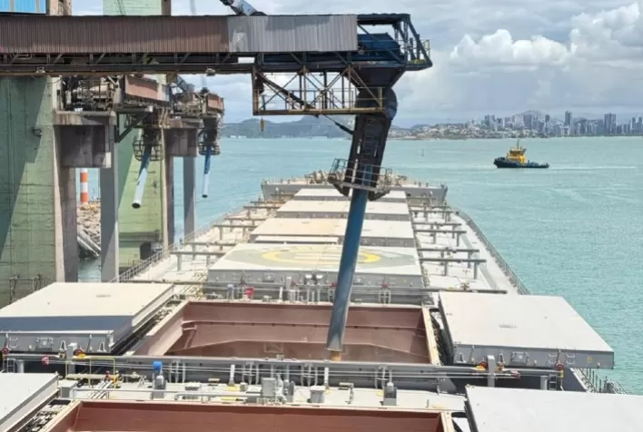 VLI realiza primeiro embarque de milho brasileiro à China pelo Espírito Santo
