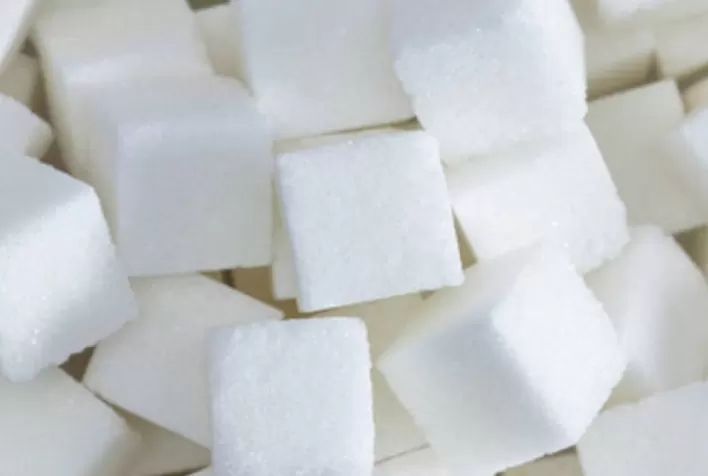Açúcar recua com superávit global e desvalorização do etanol