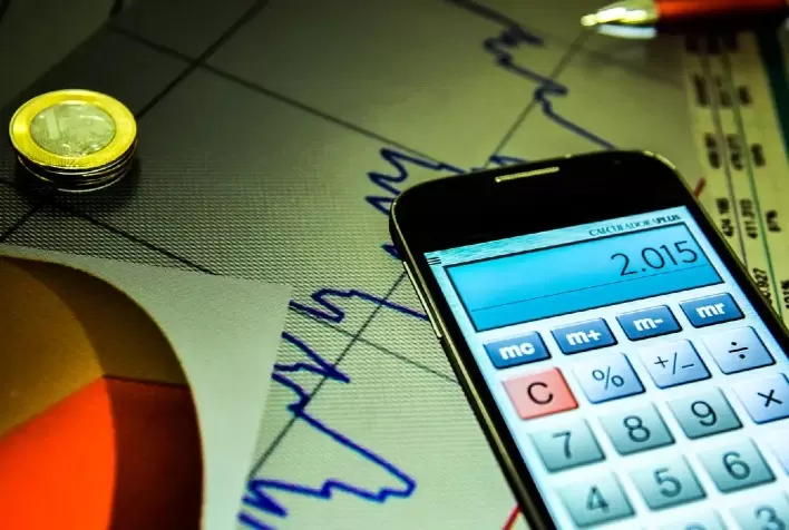 Mercado financeiro reduz projeção da inflação para 2025 e mantém Selic em 15% ao ano