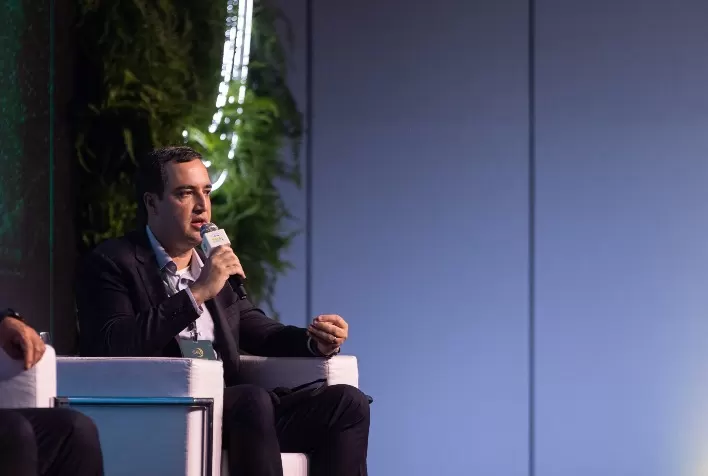 Acelen recebe aporte do Mubadala para projeto de biocombustível sustentável no Brasil