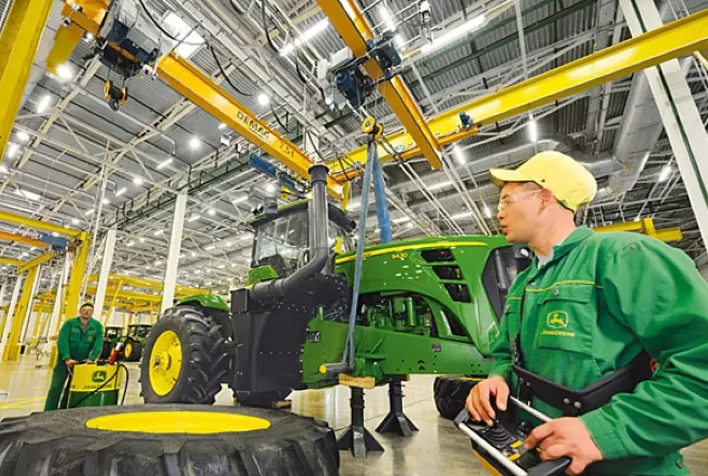 Indústria brasileira de máquinas e equipamentos apresenta sinais de recuperação em setembro de 2025