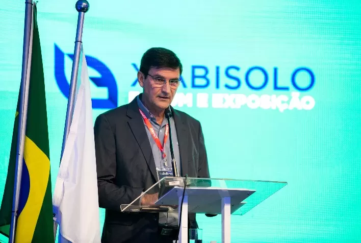 Gestão de Roberto Levrero fortalece diálogo e políticas públicas no setor de insumos agropecuários