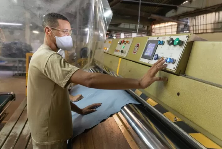 JBS transforma resíduos de couro em fertilizantes na Itália e reforça economia circular