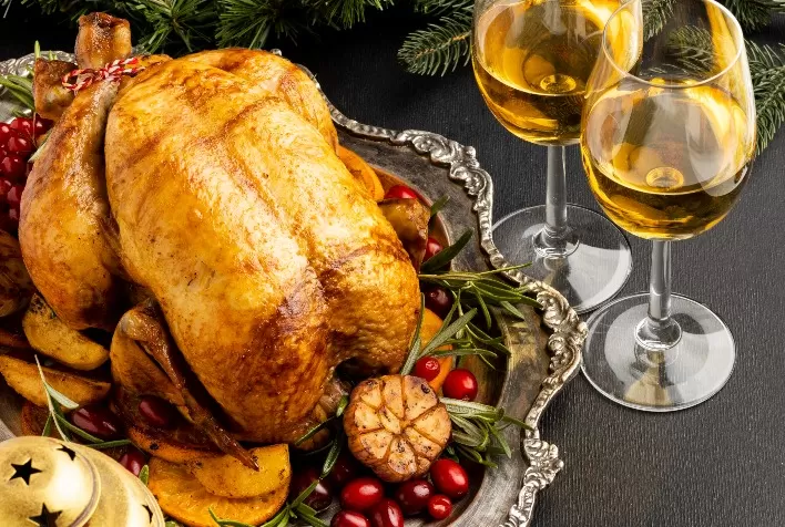 Alta no consumo de aves nas festas de fim de ano reforça alerta sobre segurança alimentar e rastreabilidade