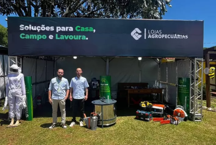 Capal fortalece relacionamento com apicultores na 1ª Expomel em Arapoti