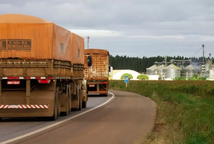 Frete rodoviário volta a subir em novembro após três meses de queda, aponta Edenred Repom