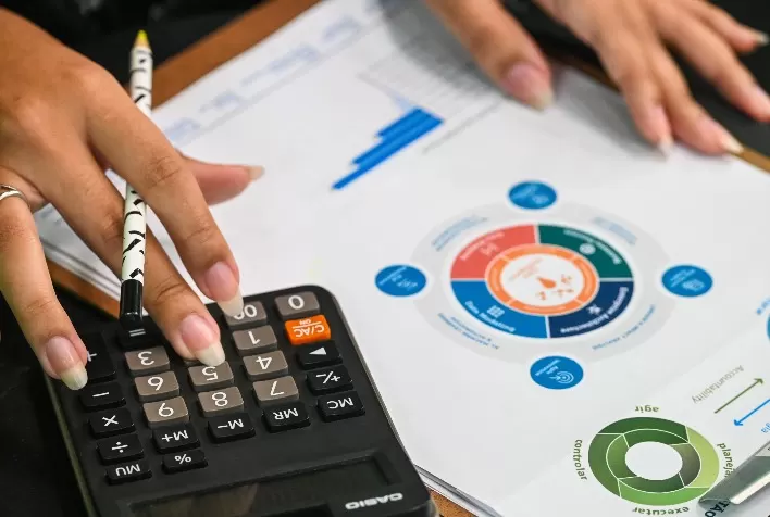 Juros altos limitam acesso ao crédito e dificultam expansão da indústria, aponta pesquisa da CNI