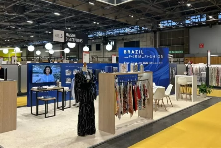 Algodão brasileiro rastreável ganha destaque internacional em feira têxtil de Paris
