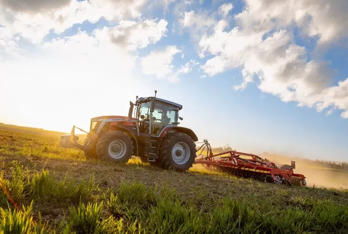 Massey Ferguson apresenta trator MF 8S Xtra com tecnologias avançadas de eficiência e agricultura de precisão