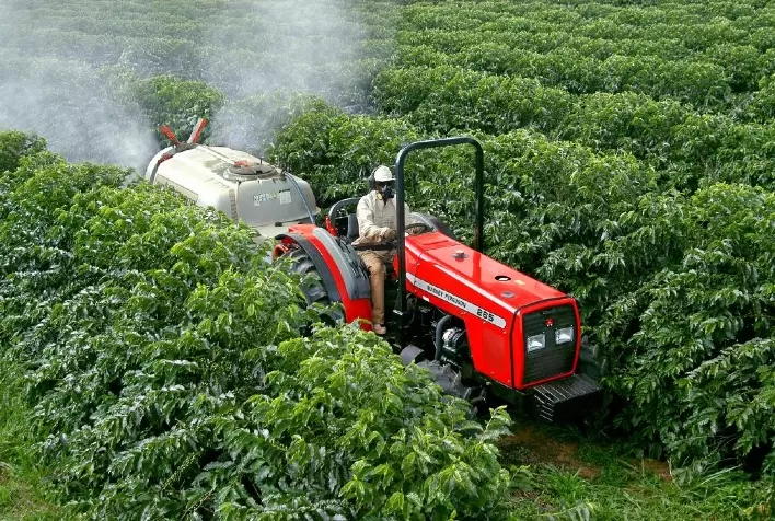 Indústria de insumos agrícolas do Brasil bate recorde histórico em comércio exterior em 2025