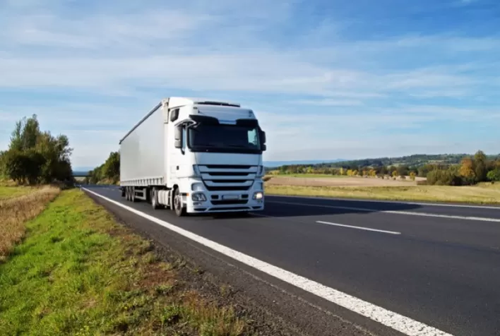Frete rodoviário inicia 2026 em alta e atinge média de R$ 7,61 por km, aponta Edenred Repom