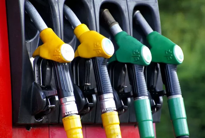 Etanol e Gasolina Sobem em Fevereiro e Impactam Custos ao Consumidor no Brasil