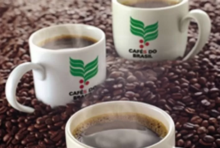 Mercado de Café Registra Queda de Preços com Oferta Global Recorde