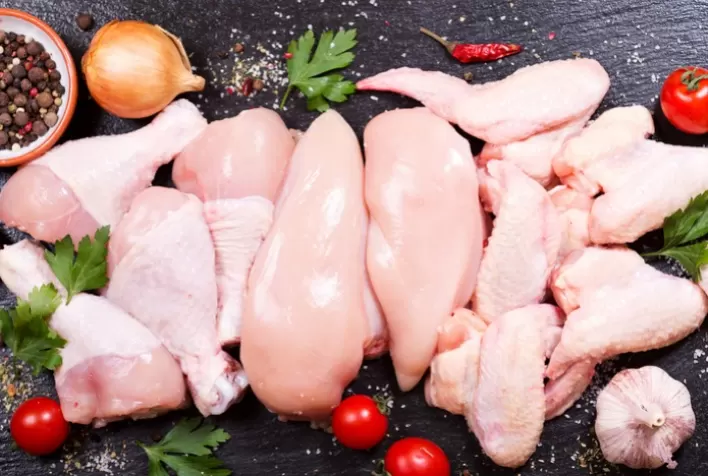 Mercado de frango enfrenta pressão nas margens mesmo com exportações firmes, aponta Itaú BBA