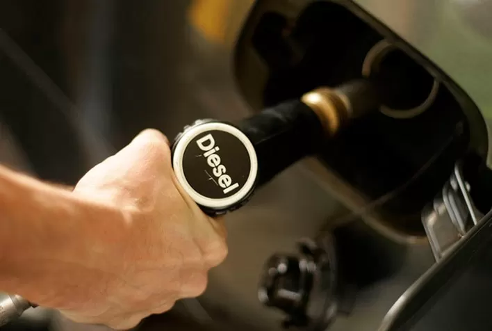 Falta de diesel atinge mais de 140 municípios no RS e compromete serviços públicos