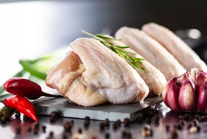 Preços do frango reagem em abril com ajuste na oferta e exportações aquecidas