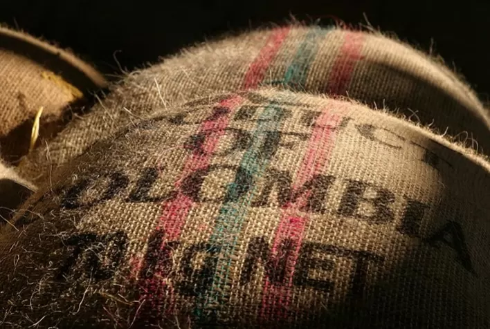 Exportações de café da Colômbia caem 15% em abril com impacto das chuvas na colheita