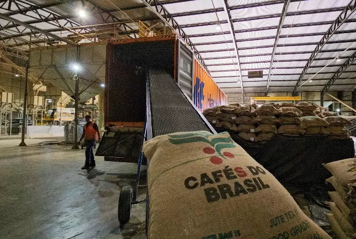 Exportações de café do Brasil devem bater recorde em 2026/27, projeta Eisa