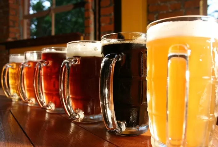 Número de cervejarias bate recorde no Brasil em 2025 e produção de cerveja sem glúten dispara 417%